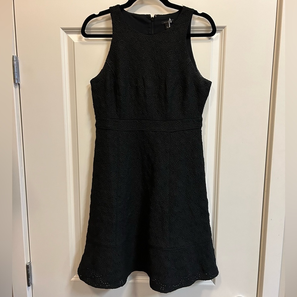 Ann Taylor Black Fit and Flare Eyelet Sleeveless Dress Lined - size 2 - Picture 2 of 4